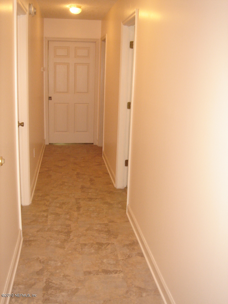 3472 Russell Road Green Cove Springs, FL 32043 - Photo 22 of 42 Hallway area