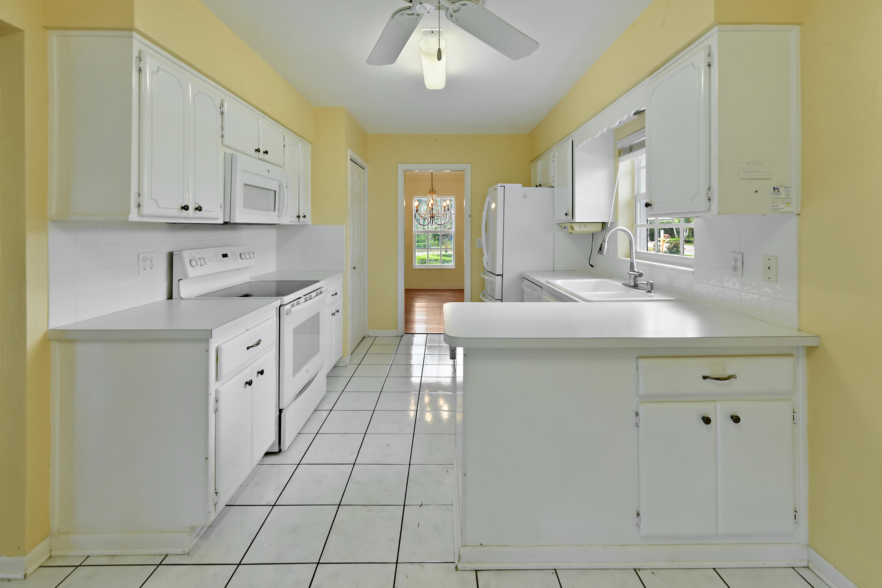 324 River Drive Tequesta, FL 33469 - Photo 11 of 28 Kitchen