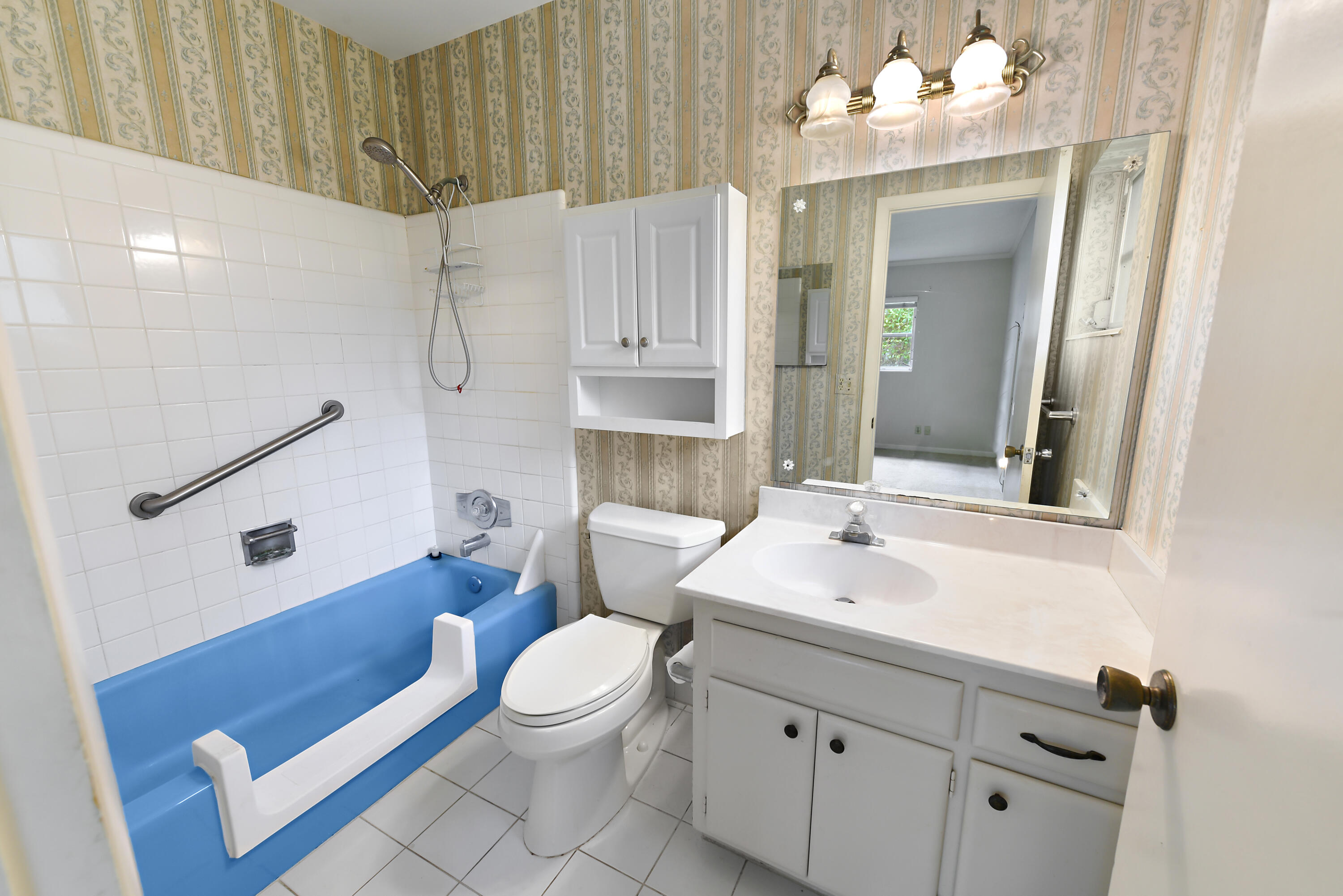 324 River Drive Tequesta, FL 33469 - Photo 19 of 28 Primary Bath