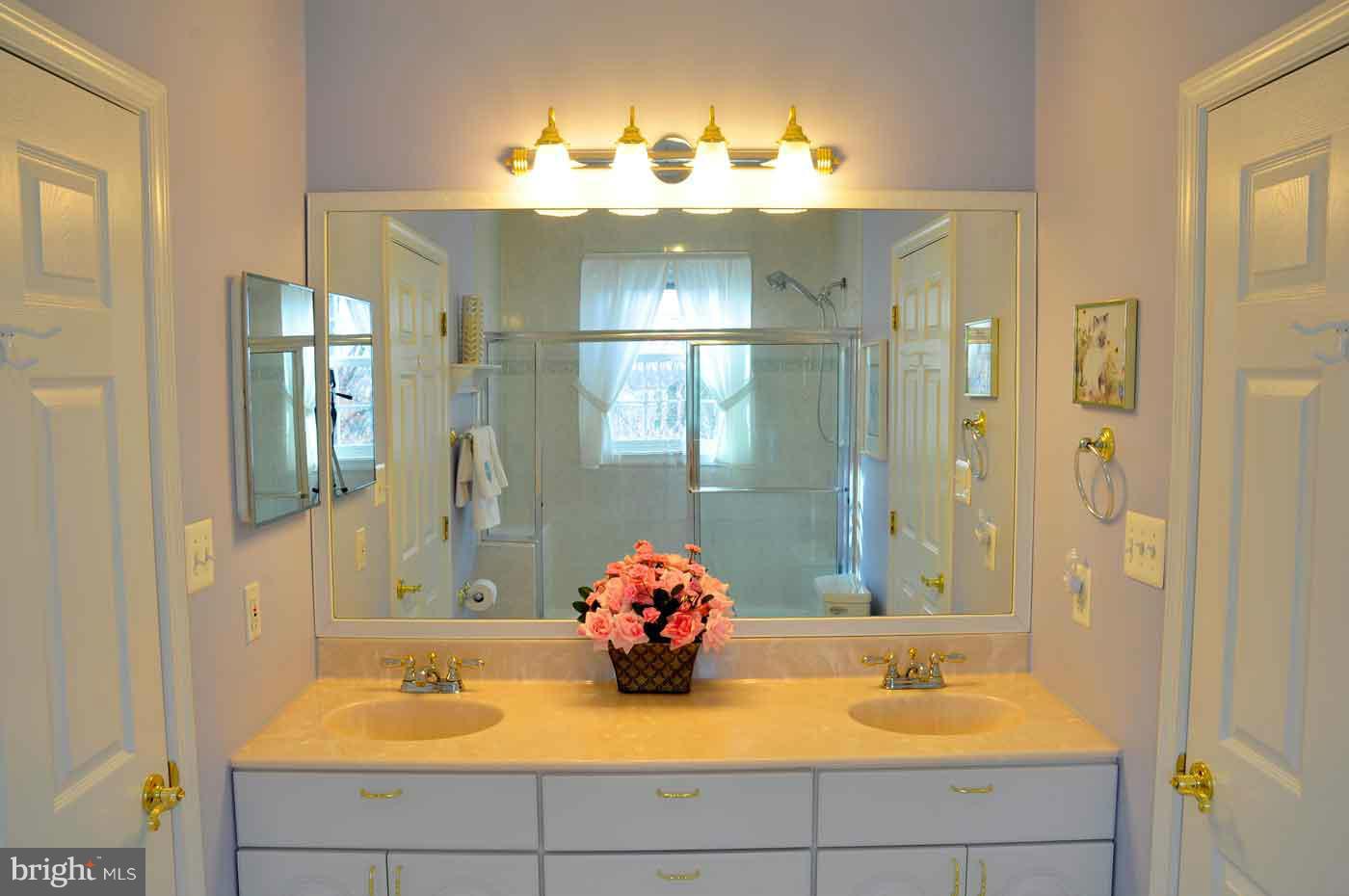 2009 Sullivan Lane Silver Spring, MD 20906 - Photo 15 of 30 Bath