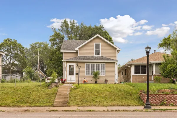 $289,000 | 1915 Glenwood Avenue, Minneapolis, MN 55405