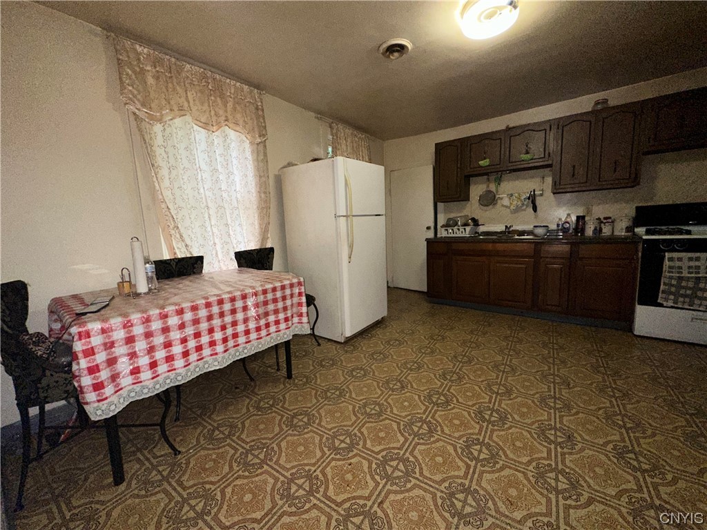 417 Kirkpatrick Street Syracuse, NY 13208 - Photo 10 of 13