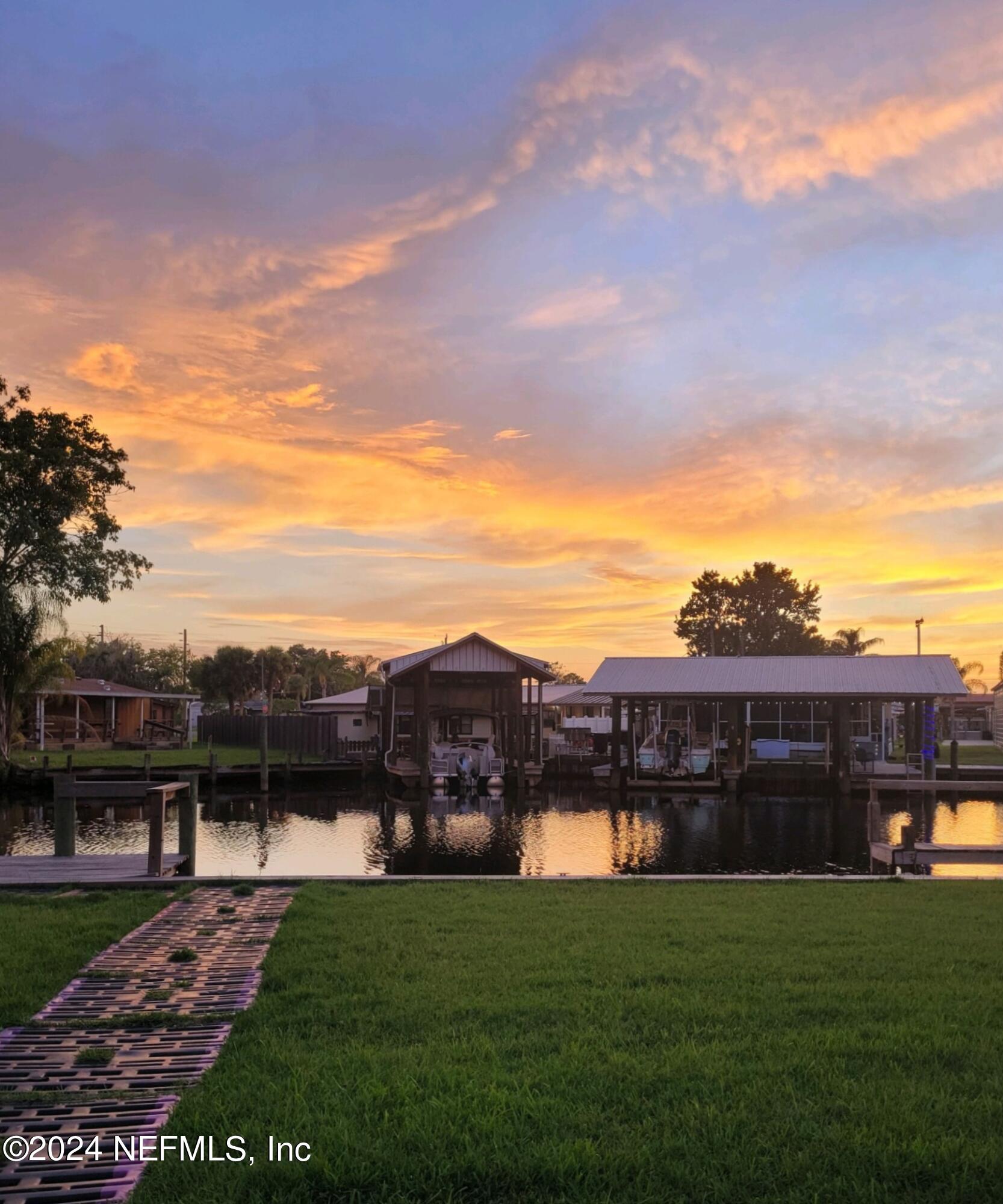 44 Scott Welaka, FL 32193 - Photo 2 of 35 a view of a big house with a big yard