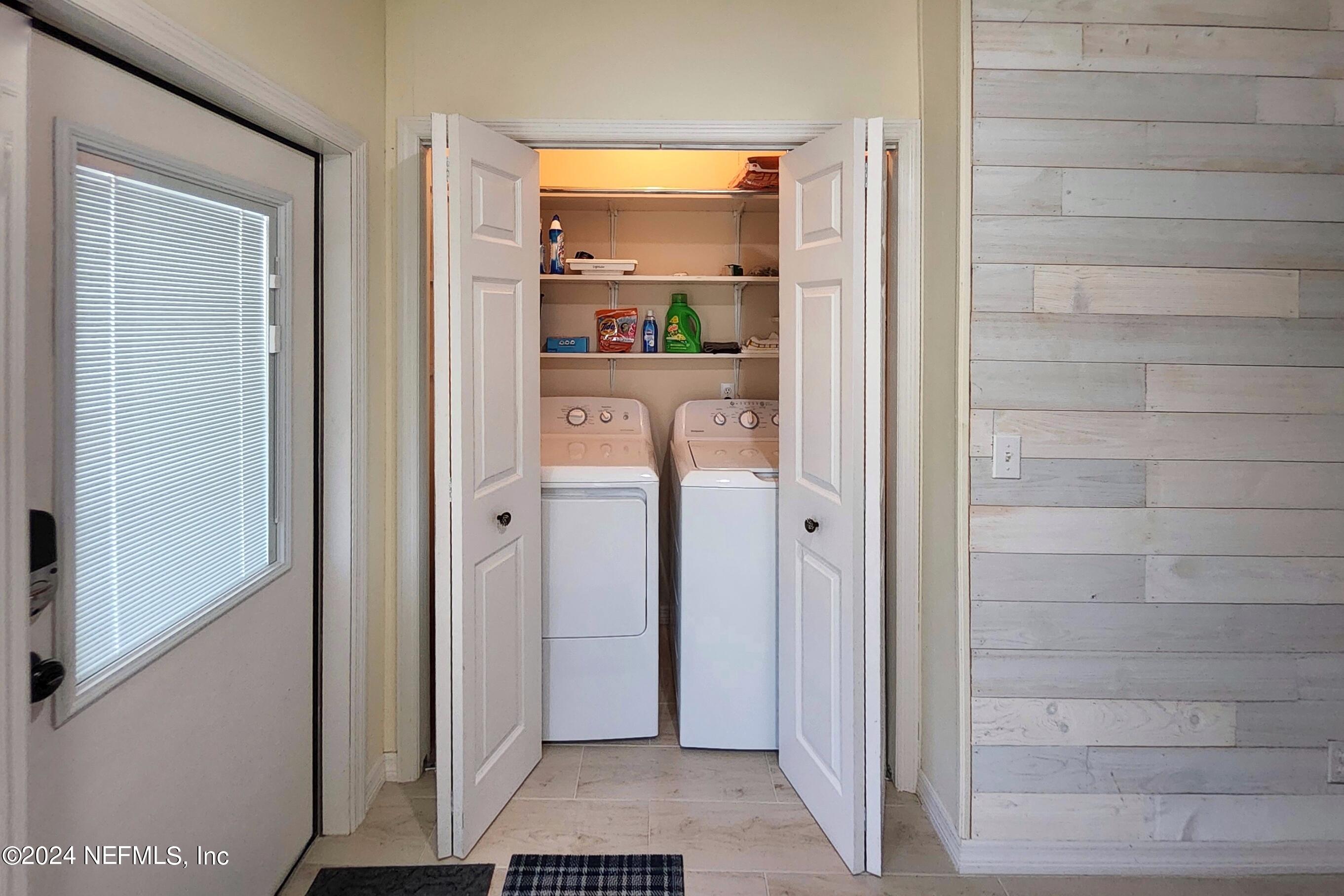 44 Scott Welaka, FL 32193 - Photo 23 of 35 a view of a bathroom from a hallway