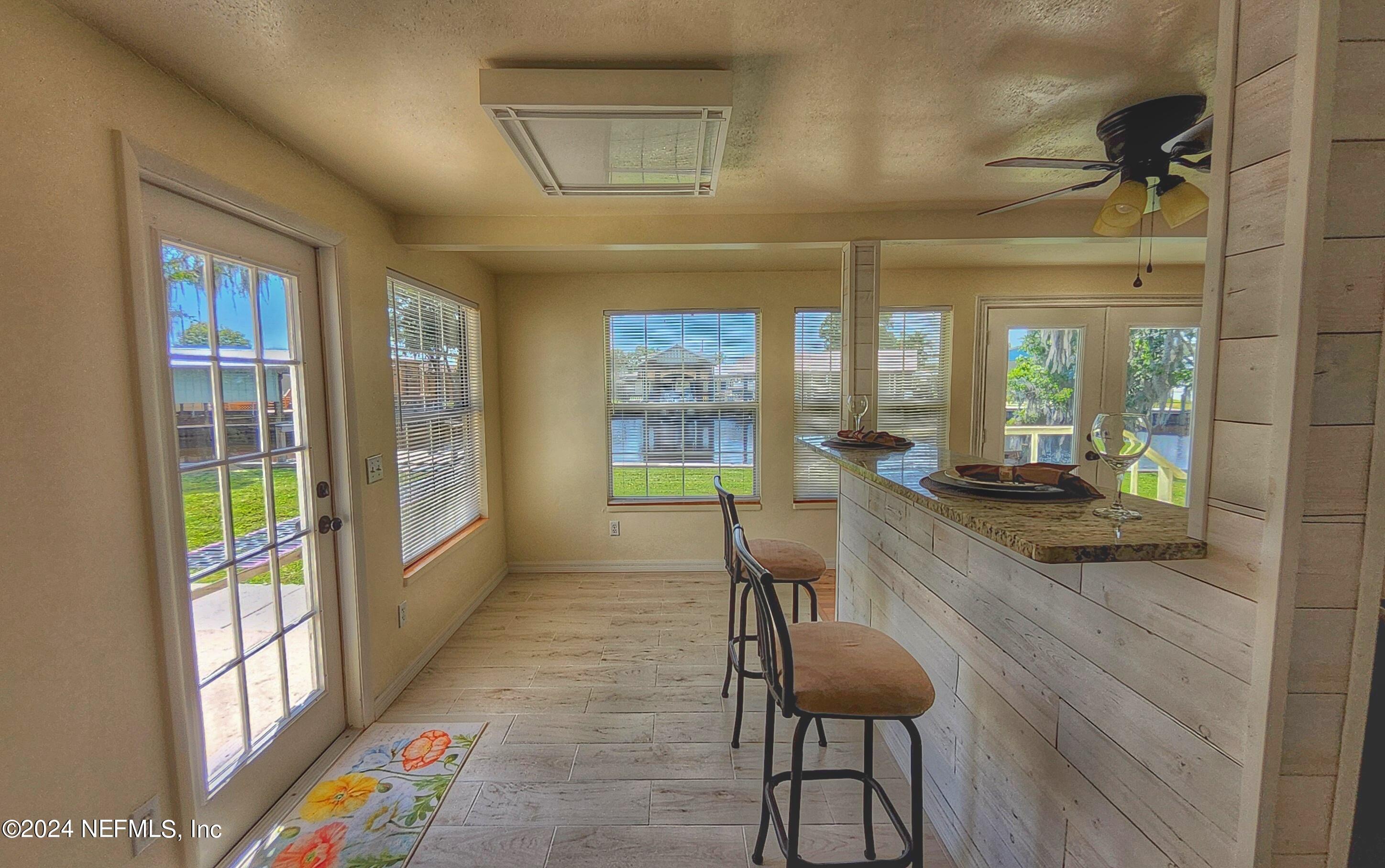 44 Scott Welaka, FL 32193 - Photo 25 of 35 a dining room with a table and chairs