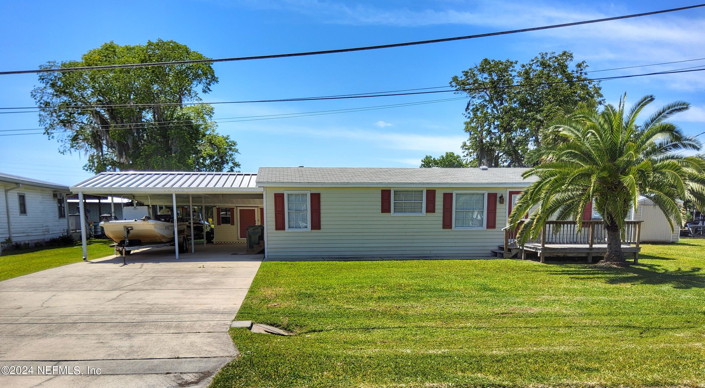 44 Scott Welaka, FL 32193 - Photo 4 of 35 a front view of a house with garden