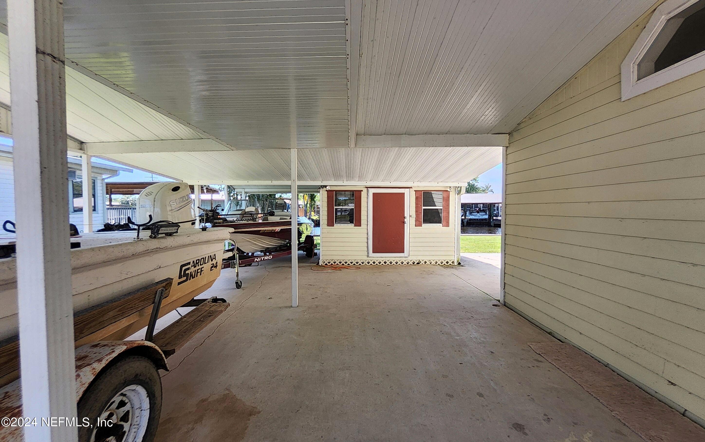 44 Scott Welaka, FL 32193 - Photo 5 of 35 a room with gym equipment and window