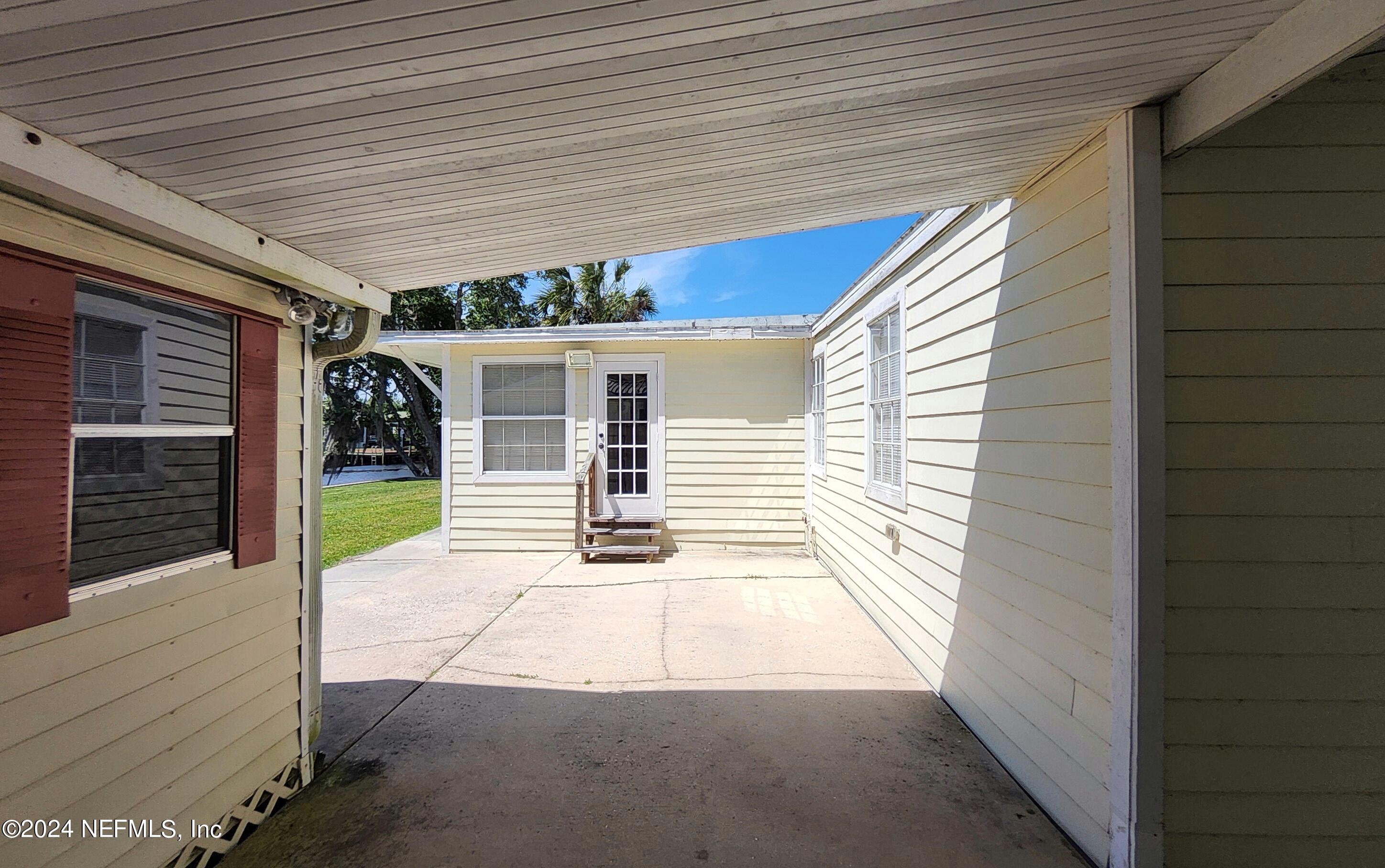 44 Scott Welaka, FL 32193 - Photo 6 of 35 a view of entrance gate of the house