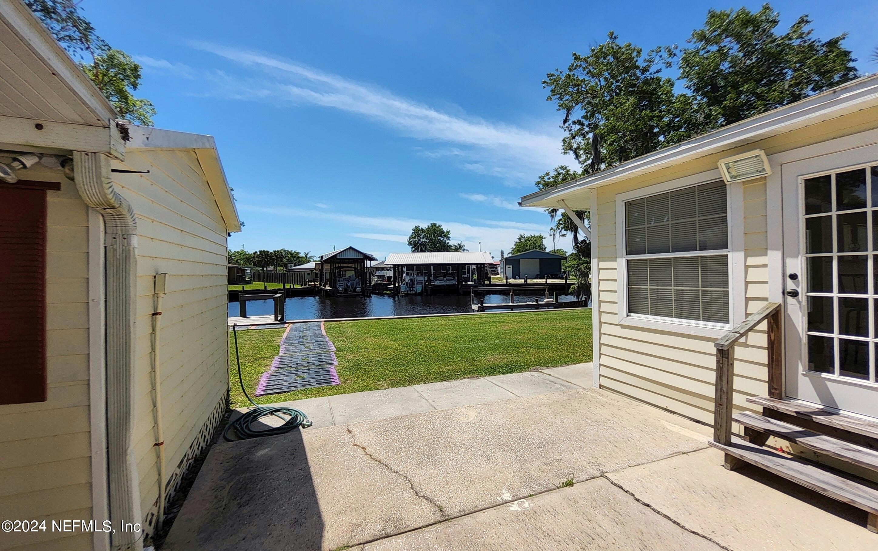 44 Scott Welaka, FL 32193 - Photo 7 of 35 a house view with a garden space