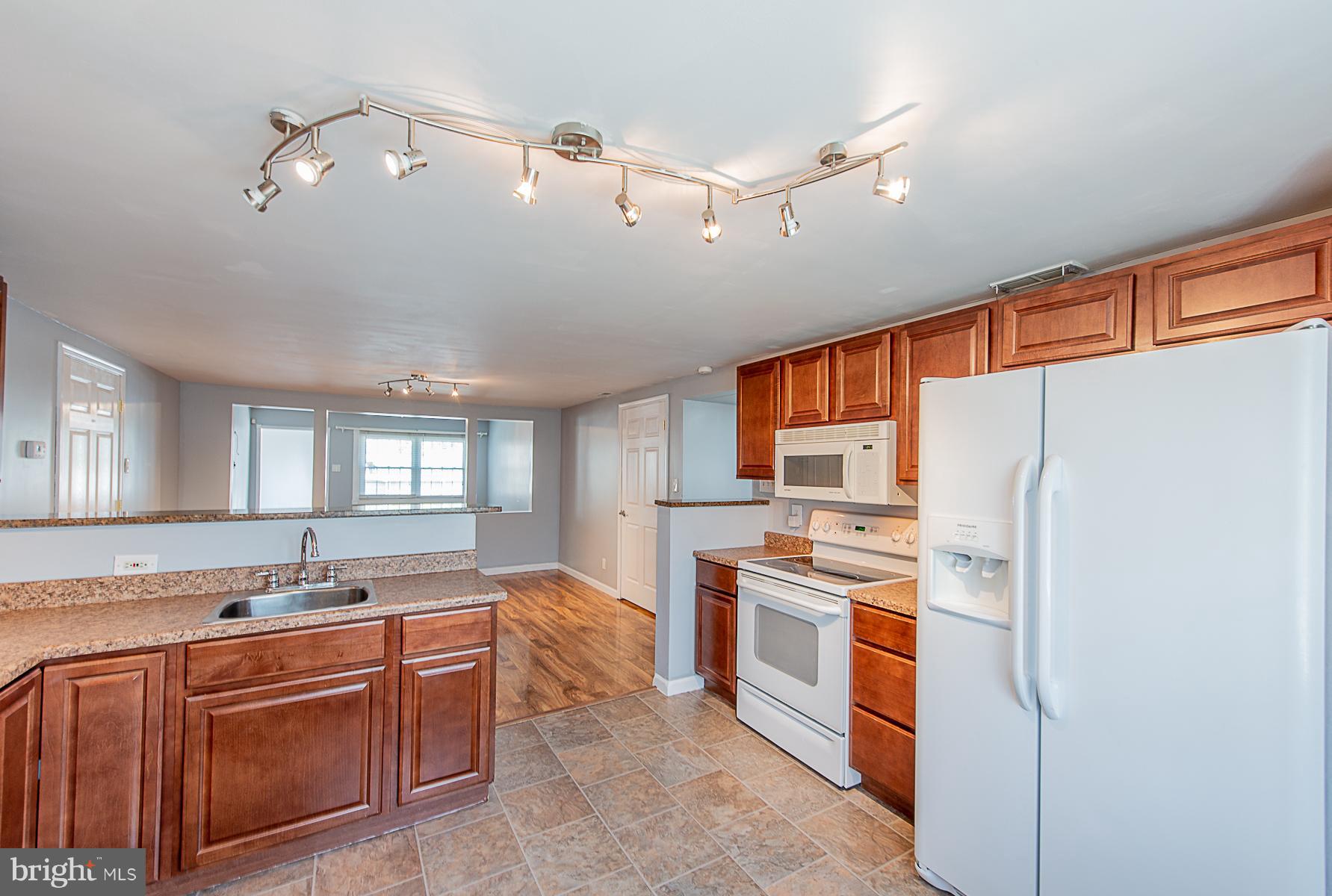 2413 Brunswick Road Baltimore, MD 21227 - Photo 5 of 30 Side by Side Fridge With Ice Maker 2015