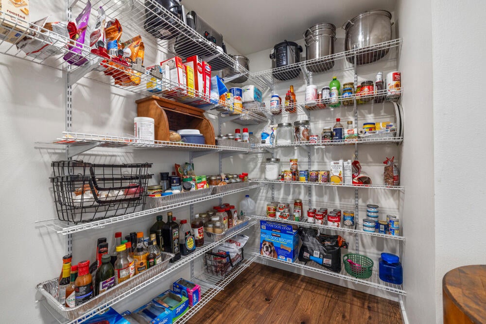 37368 Modoc Point Road Chiloquin, OR 97624 - Photo 14 of 44 Walk-in Pantry