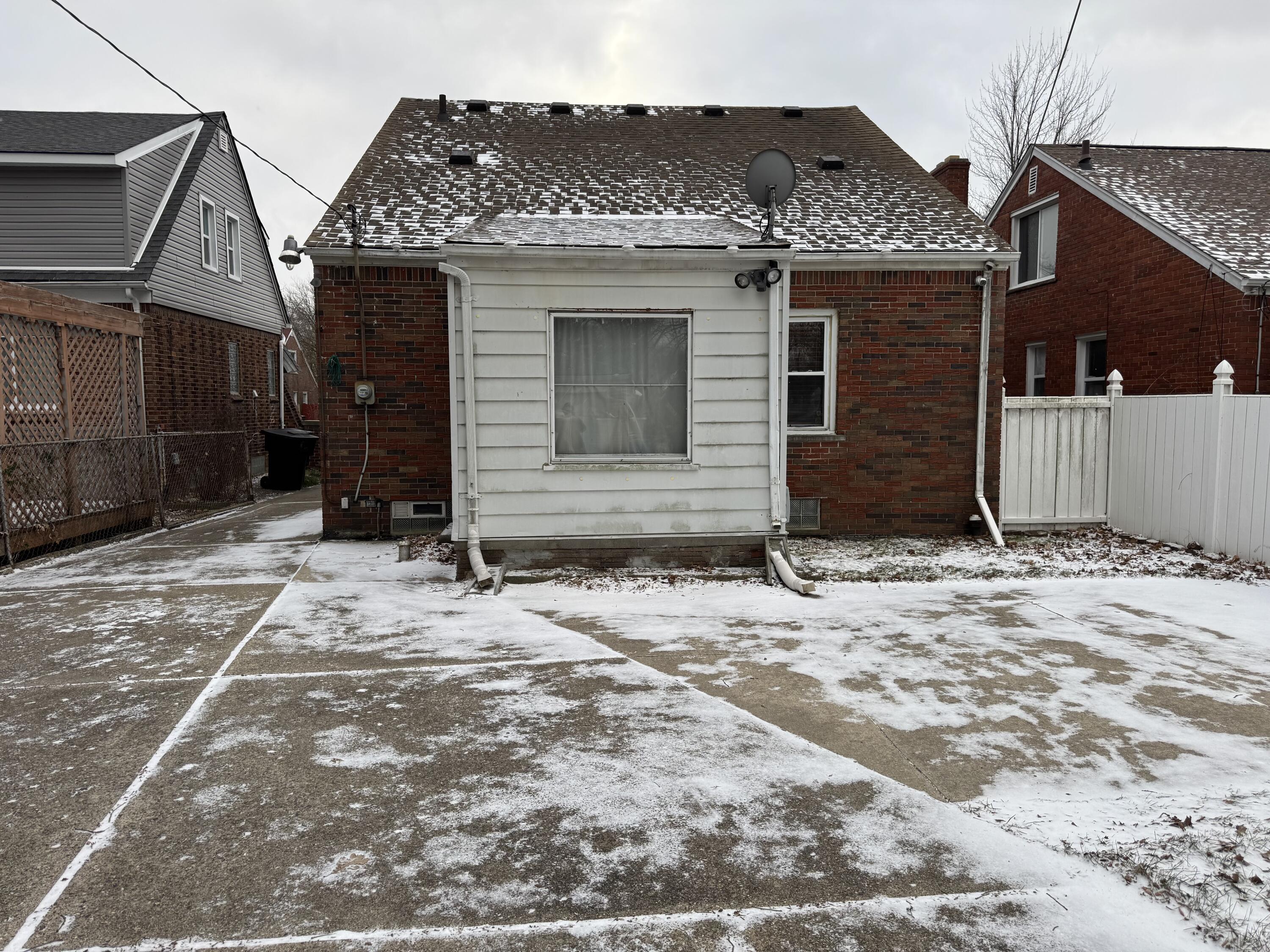 9922 Yorkshire Road Detroit, MI 48224 - Photo 13 of 15 IMG_9240