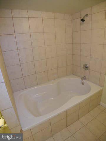 126 West Edgevale Road Baltimore, MD 21225 - Photo 22 of 29 Bath (Master)