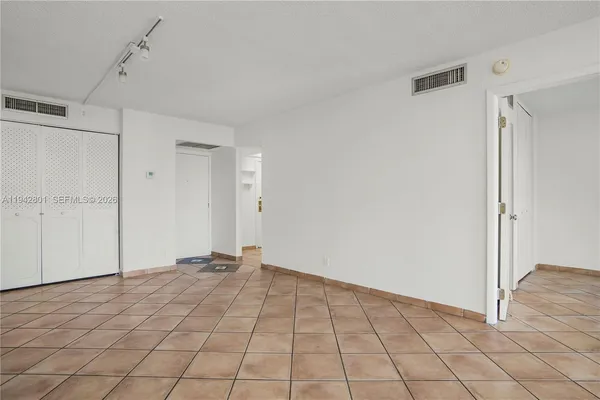 $2,250 | 20500 West Country Club Drive, Unit 607, Aventura, FL 33180