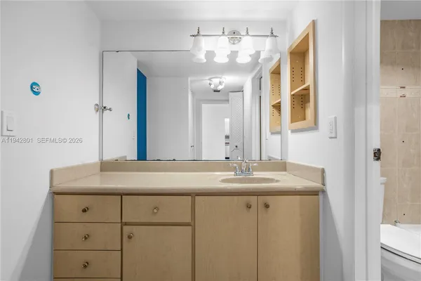 $2,250 | 20500 West Country Club Drive, Unit 607, Aventura, FL 33180