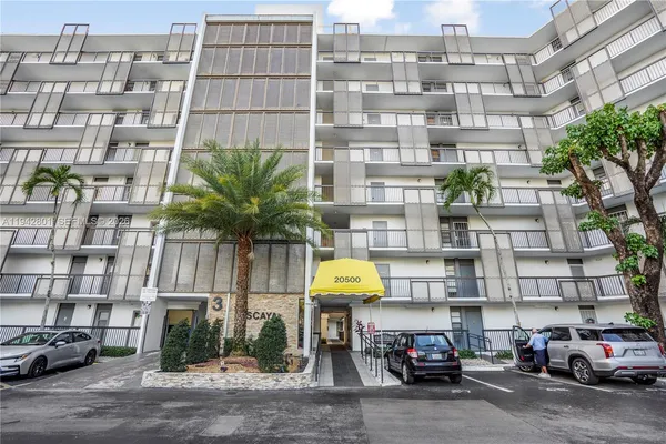 $2,250 | 20500 West Country Club Drive, Unit 607, Aventura, FL 33180