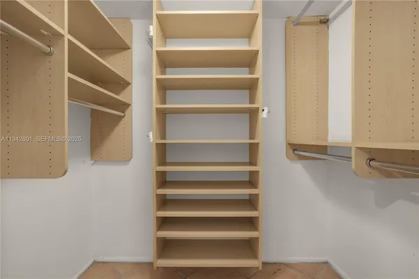 $2,250 | 20500 West Country Club Drive, Unit 607, Aventura, FL 33180