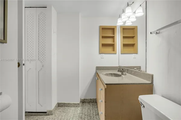 $2,250 | 20500 West Country Club Drive, Unit 607, Aventura, FL 33180