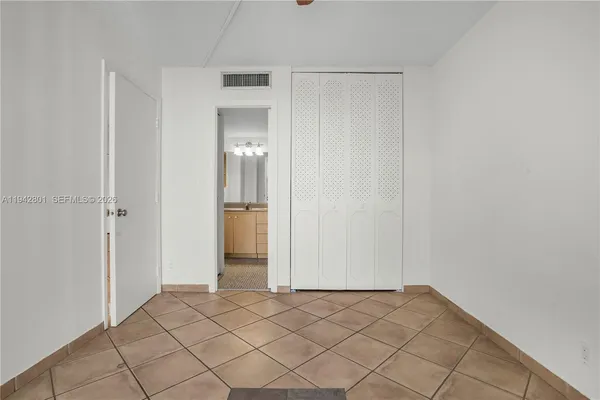 $2,250 | 20500 West Country Club Drive, Unit 607, Aventura, FL 33180