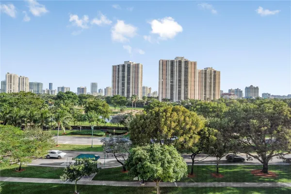 $2,250 | 20500 West Country Club Drive, Unit 607, Aventura, FL 33180