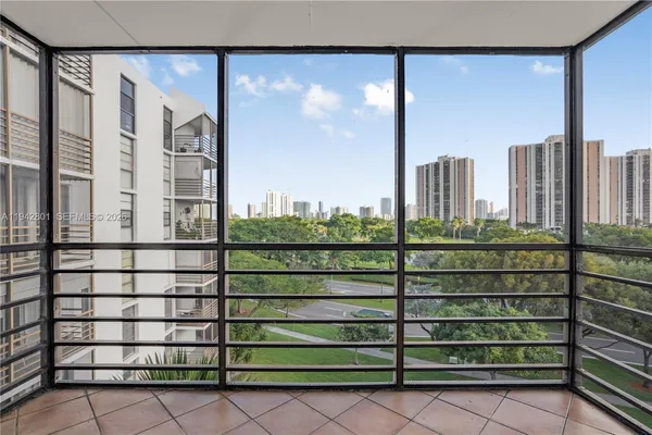 $2,250 | 20500 West Country Club Drive, Unit 607, Aventura, FL 33180