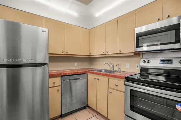 $2,250 | 20500 West Country Club Drive, Unit 607, Aventura, FL 33180