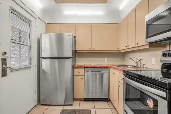 $2,250 | 20500 West Country Club Drive, Unit 607, Aventura, FL 33180