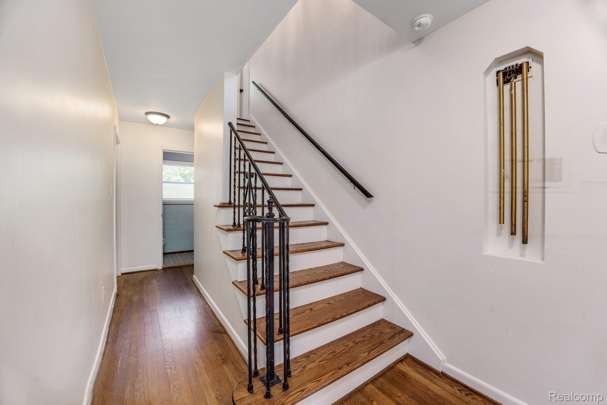 1822 Prestwick Road Grosse Pointe, MI 48236 - Photo 4 of 35 4-web-or-mls-1822 Prestwick Avenue018.jpg