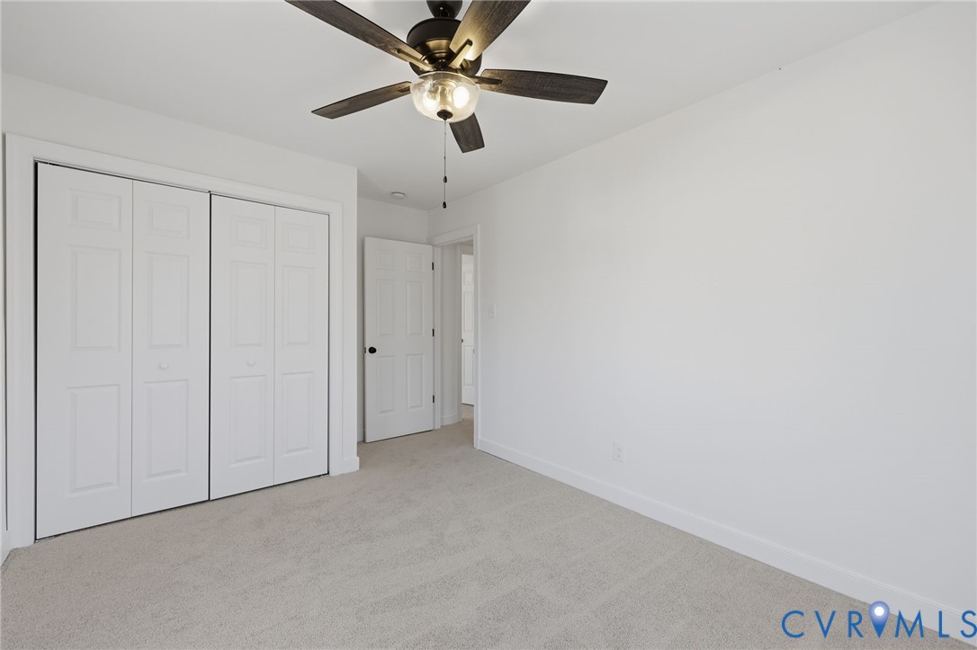 3264 Sherwood Ridge Way Powhatan, VA 23139 - Photo 27 of 40 an empty room with a ceiling fan
