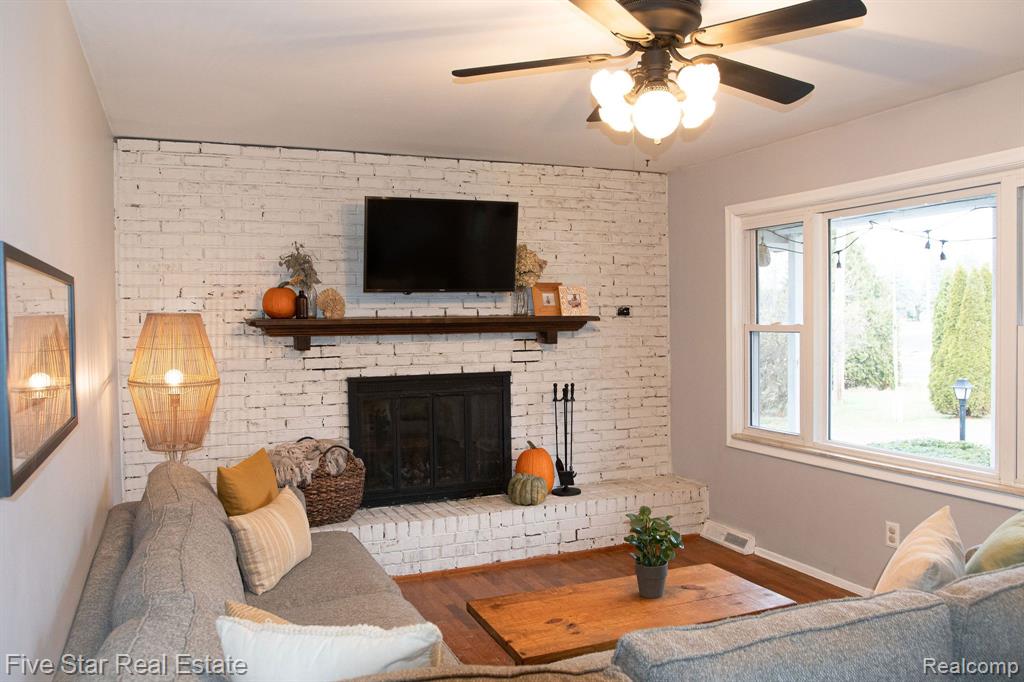 4497 Reid Road Swartz Creek, MI 48473 - Photo 4 of 34