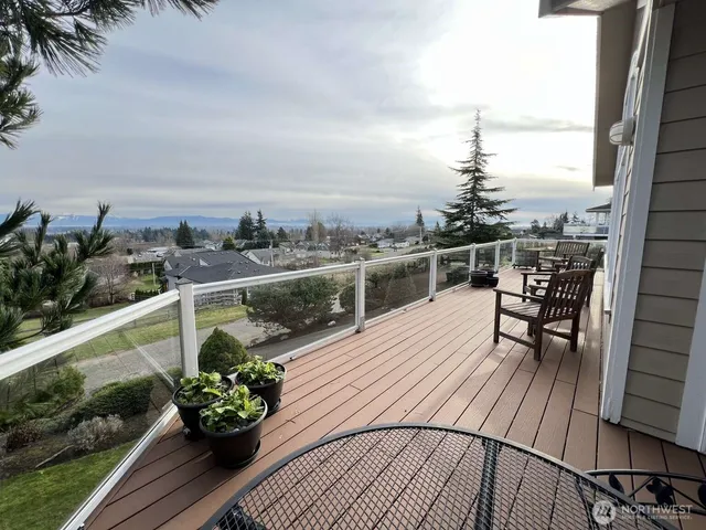 a view of a garden with a house