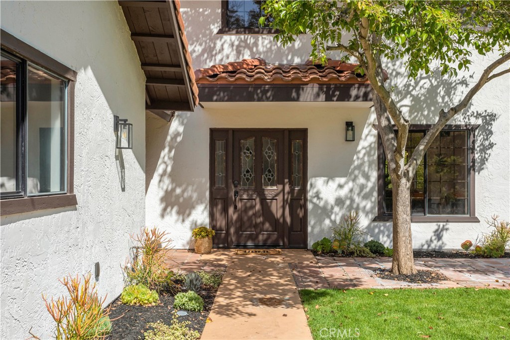 2540 Gird Road Fallbrook, CA 92028 - Photo 1 of 1 a front view of a house with a tree