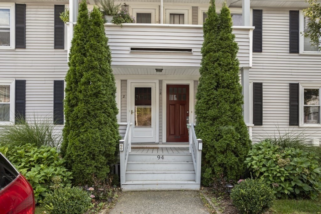 94 Overland Road, Unit 3 Waltham, MA 02451 - Photo 2 of 20 Gallery Image 2