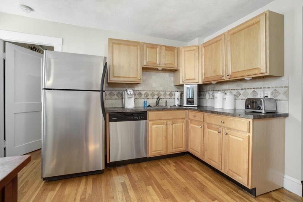 94 Overland Road, Unit 3 Waltham, MA 02451 - Photo 4 of 20 Gallery Image 4