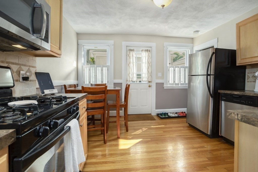 94 Overland Road, Unit 3 Waltham, MA 02451 - Photo 5 of 20 Gallery Image 5