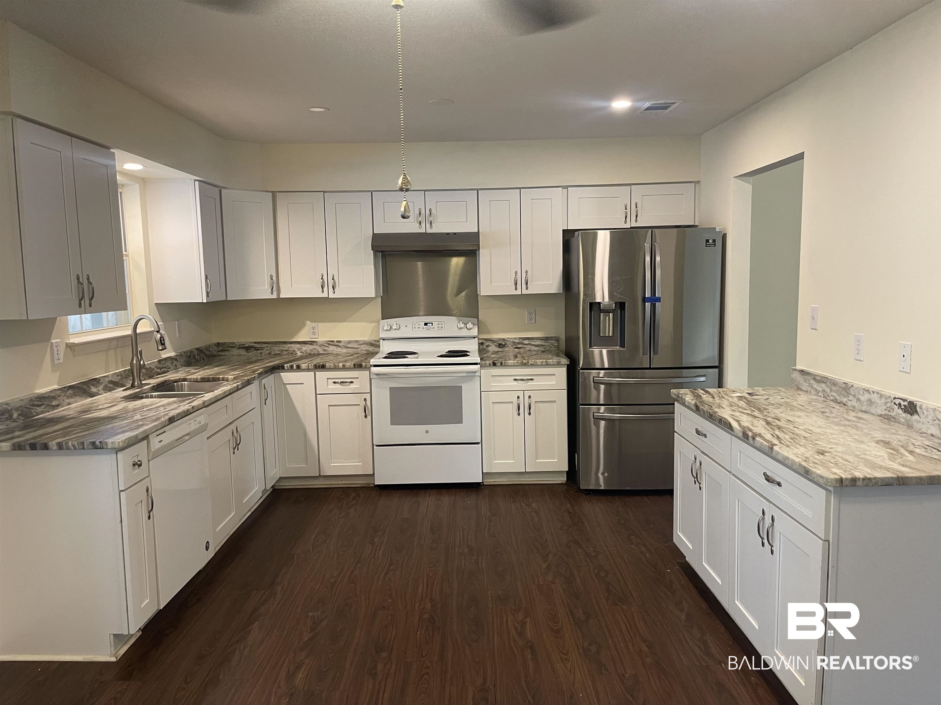 115 Myrtle Court Foley, AL 36535 - Photo 4 of 18 Kitchen
