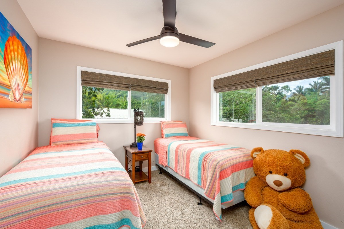 5527 Weke Road Hanalei, HI 96714 - Photo 14 of 28 a bedroom with a bed and a window
