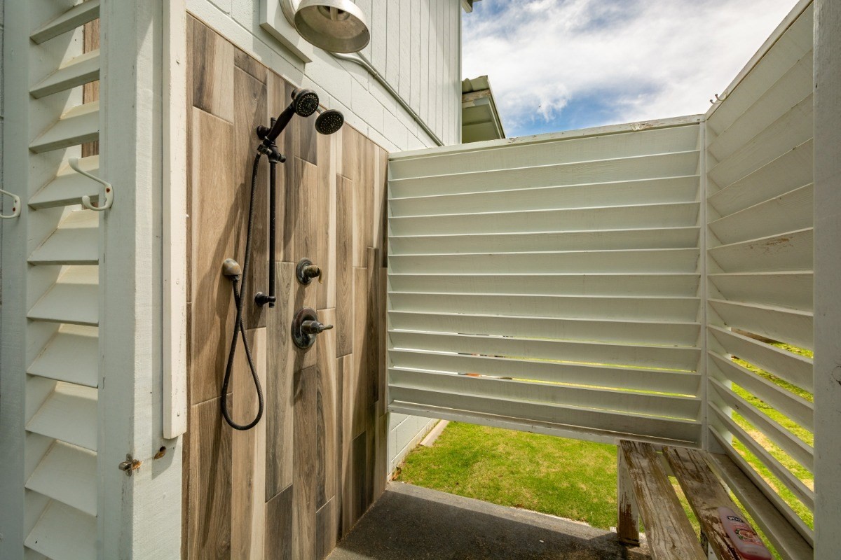 5527 Weke Road Hanalei, HI 96714 - Photo 21 of 28 a view of entry way with wooden floor and windows