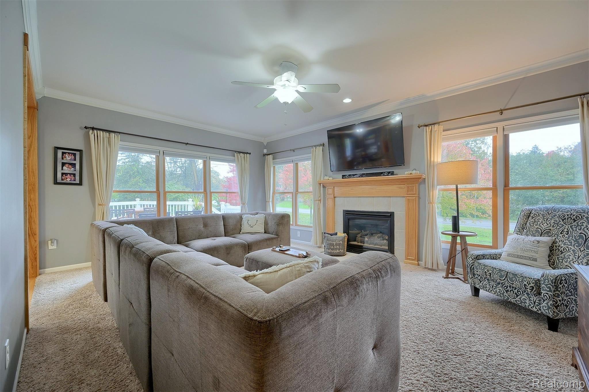 6460 Orion Road Rochester, MI 48306 - Photo 14 of 33 14-Family-Room.jpg