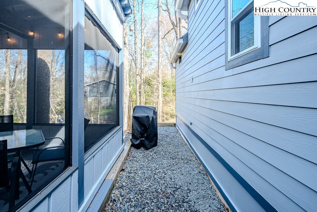 793 Highland Hills Road Newland, NC 28657 - Photo 34 of 40 a house view with a sitting space and balcony