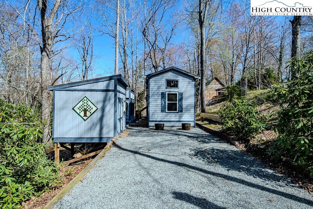 793 Highland Hills Road Newland, NC 28657 - Photo 5 of 40 a sign that is on the side of the road