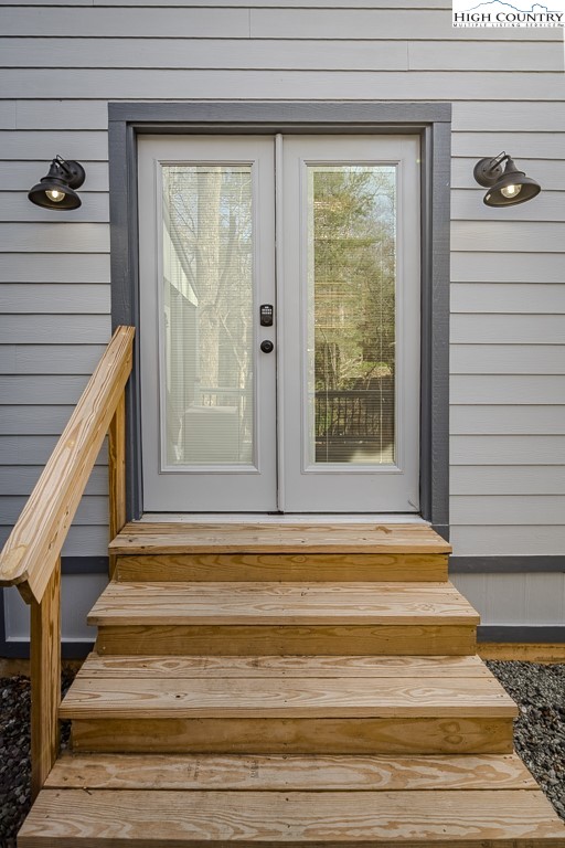 793 Highland Hills Road Newland, NC 28657 - Photo 7 of 40 a view of entryway