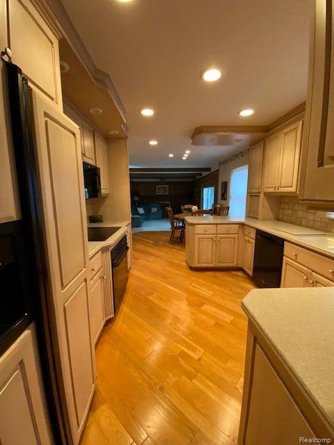 25249 Wykeshire Road Farmington Hills, MI 48336 - Photo 32 of 33