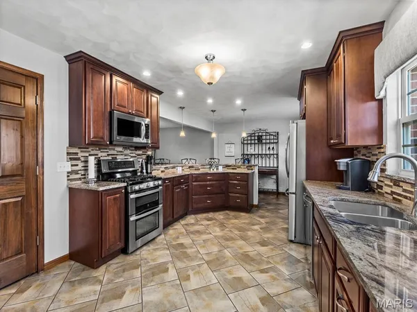 $362,000 | 14 Lakeview Drive, Freeburg, IL 62243