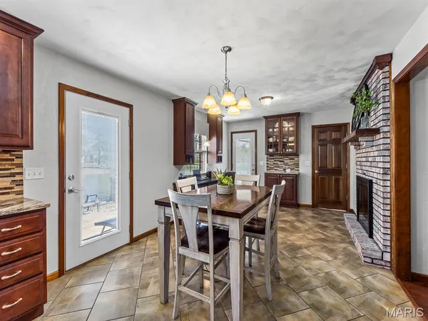 $362,000 | 14 Lakeview Drive, Freeburg, IL 62243