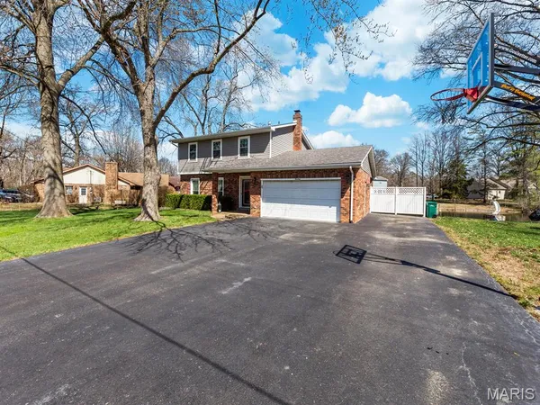 $362,000 | 14 Lakeview Drive, Freeburg, IL 62243
