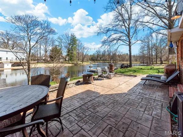 $362,000 | 14 Lakeview Drive, Freeburg, IL 62243