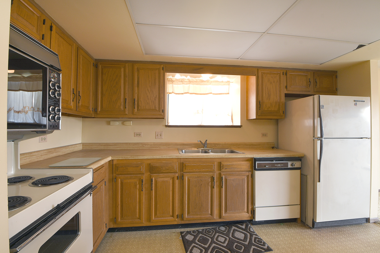 11137 E Road, Unit E Palos Hills, IL 60465 - Photo 14 of 34 a kitchen with stainless steel appliances a stove a sink and a refrigerator