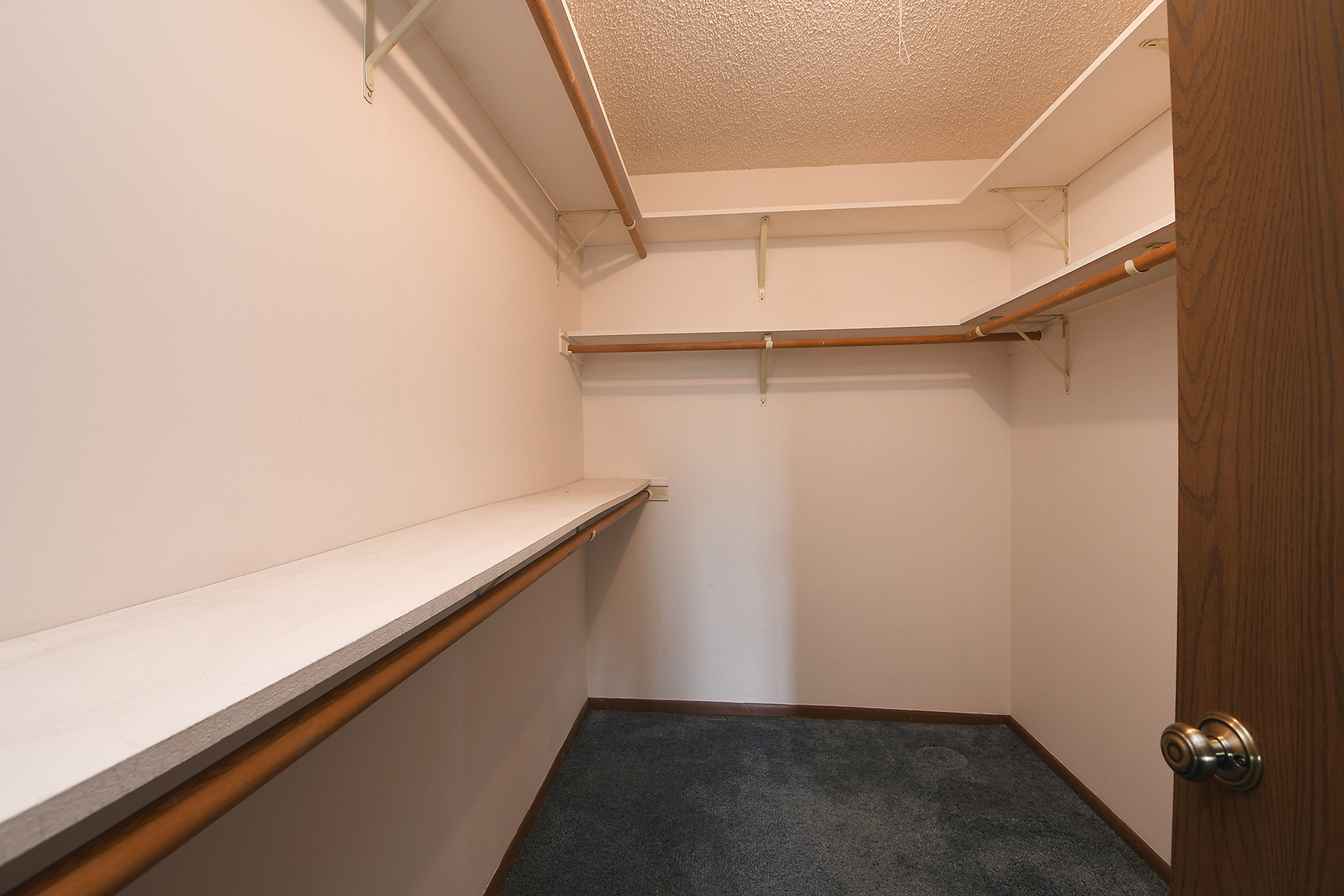 11137 E Road, Unit E Palos Hills, IL 60465 - Photo 18 of 34 a view of small space with racks on the wall