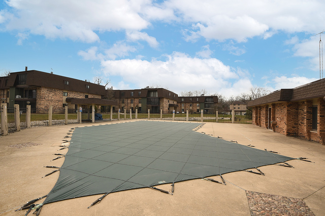 11137 E Road, Unit E Palos Hills, IL 60465 - Photo 30 of 34 a house view with a garden space